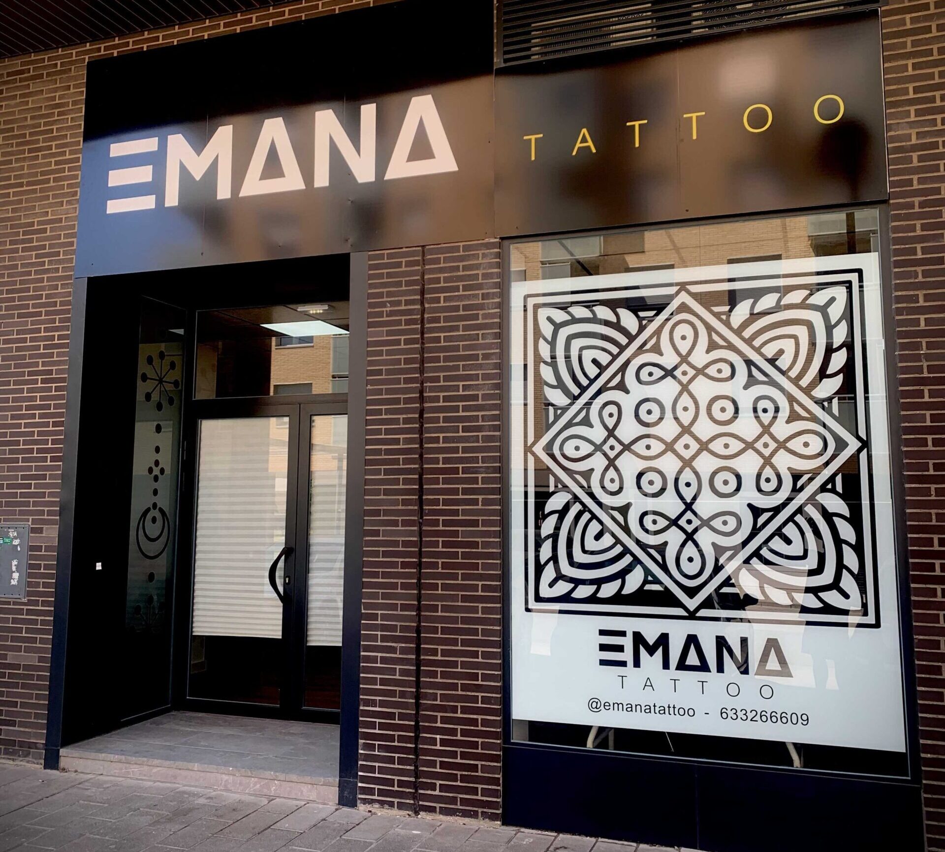 emana-tattoo-fachada